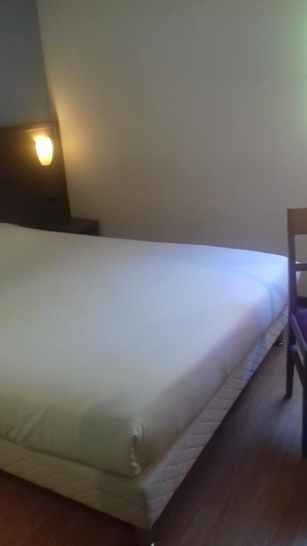 Hotellerie de la Cascade Saint-Genis-les-Ollières Extérieur photo