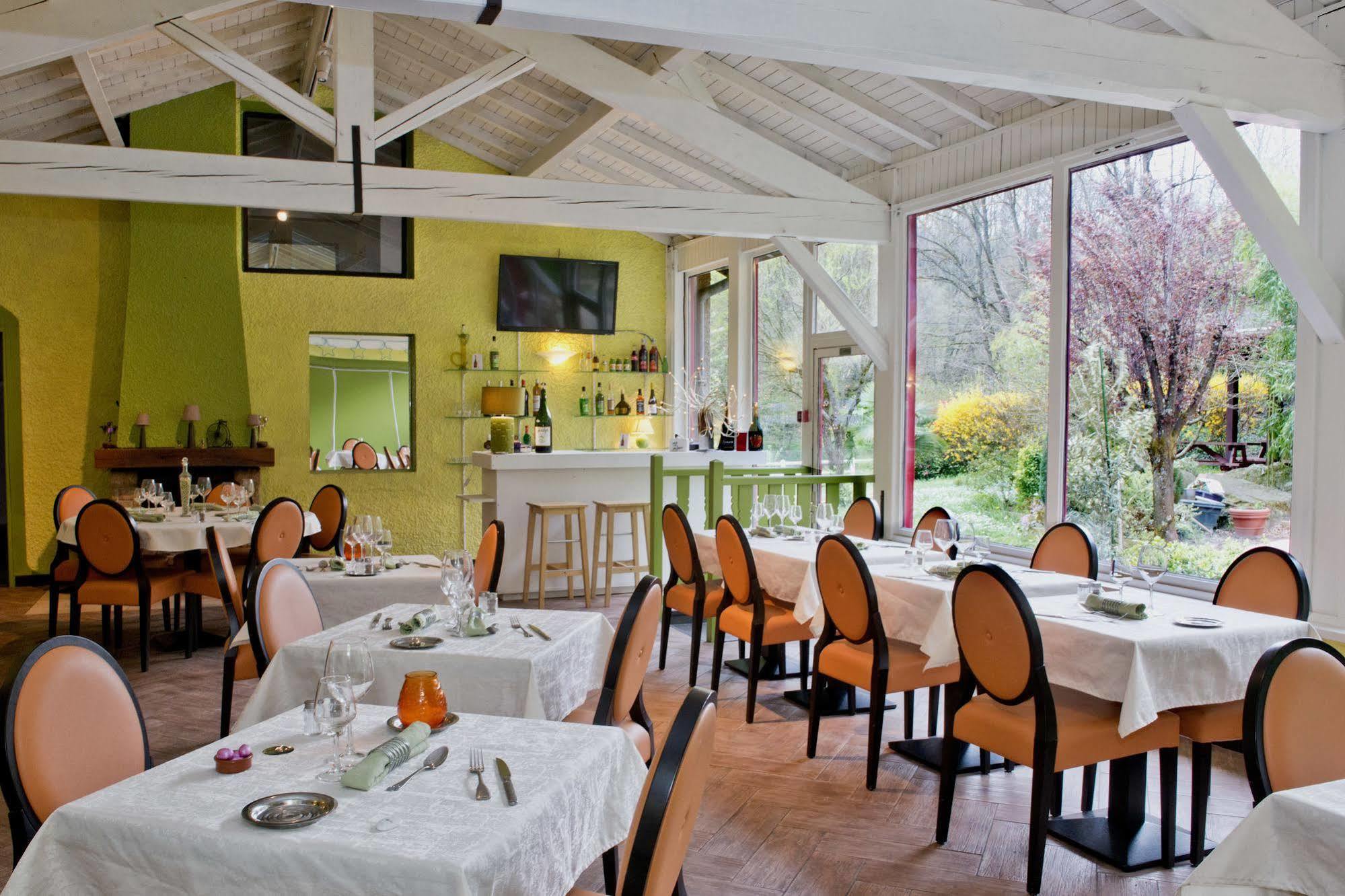 Hotellerie de la Cascade Saint-Genis-les-Ollières Extérieur photo
