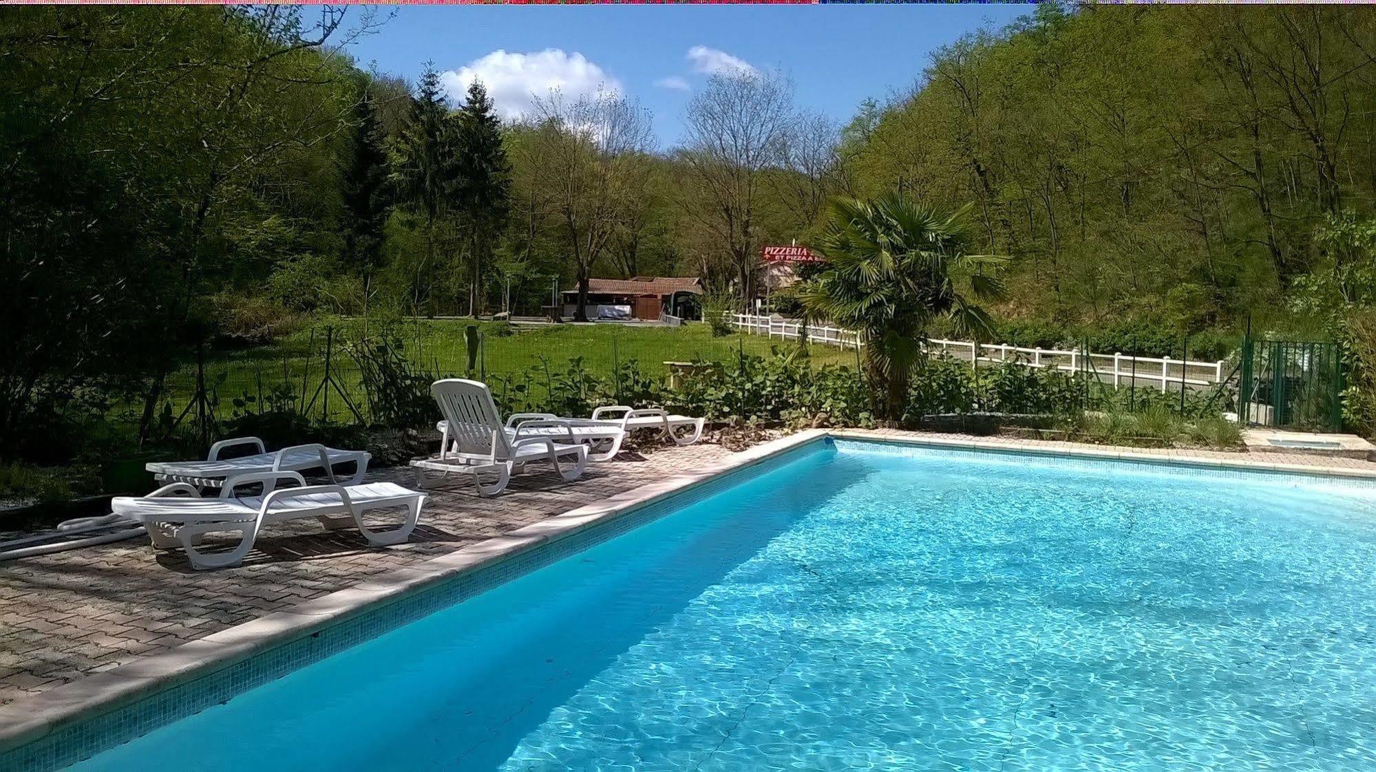 Hotellerie de la Cascade Saint-Genis-les-Ollières Extérieur photo